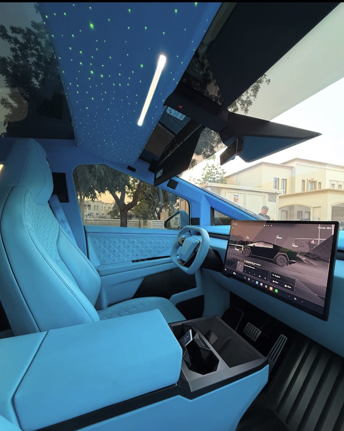 TESLA CYBERTRUCK