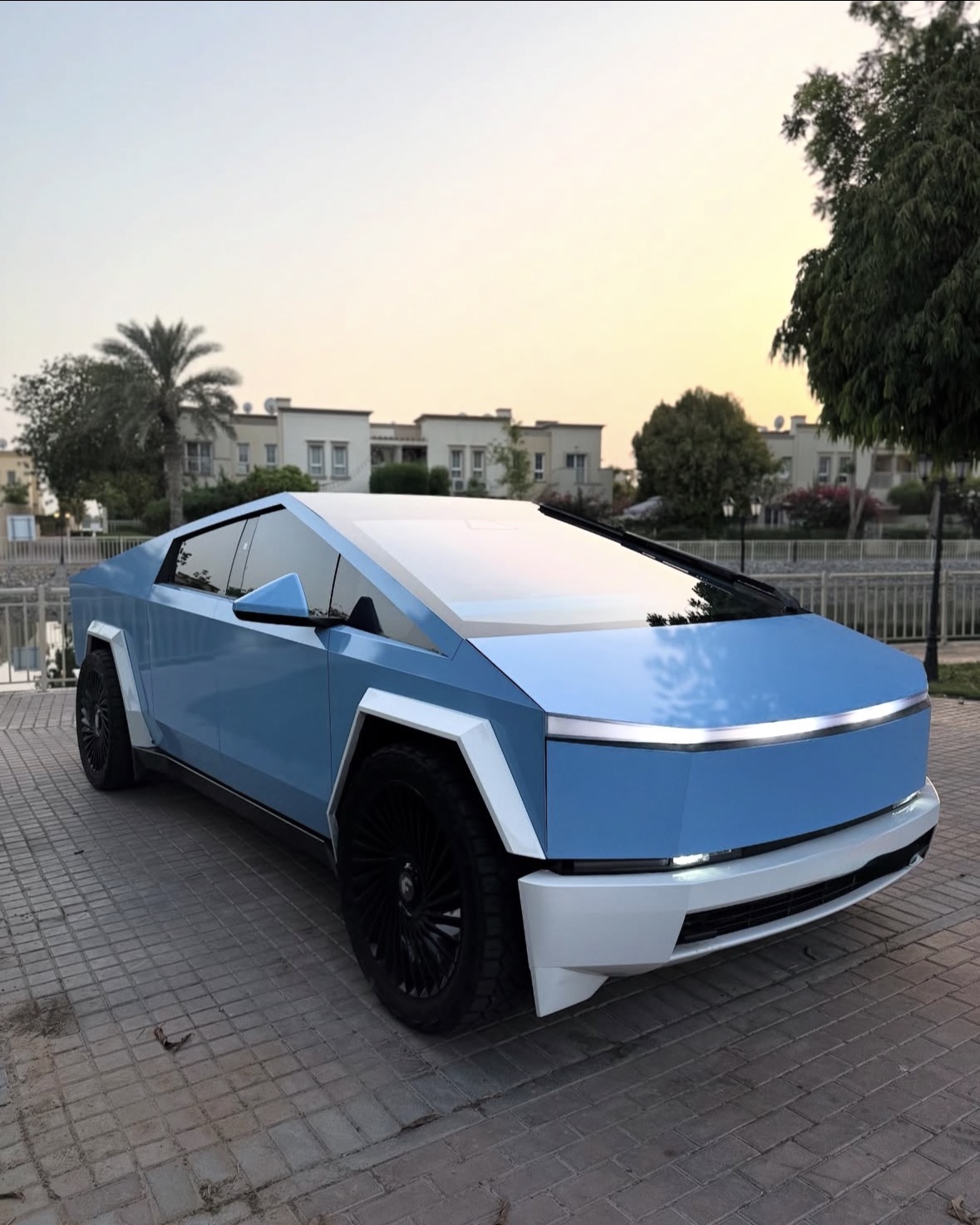 TESLA CYBERTRUCK