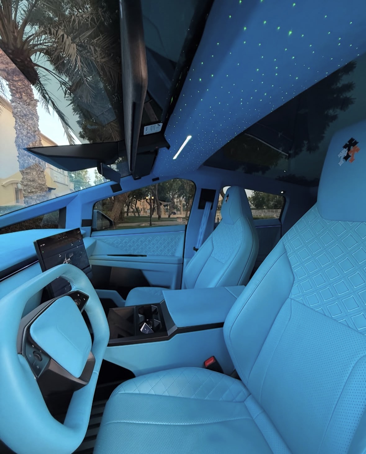 TESLA CYBERTRUCK